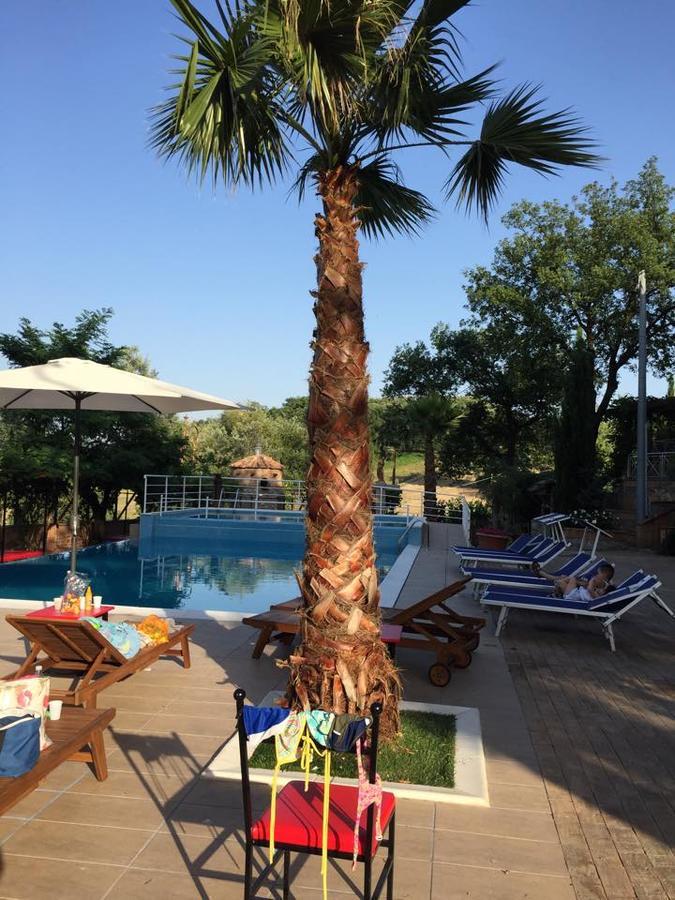 Resort Le Parisien Montecorvino Pugliano Exterior foto