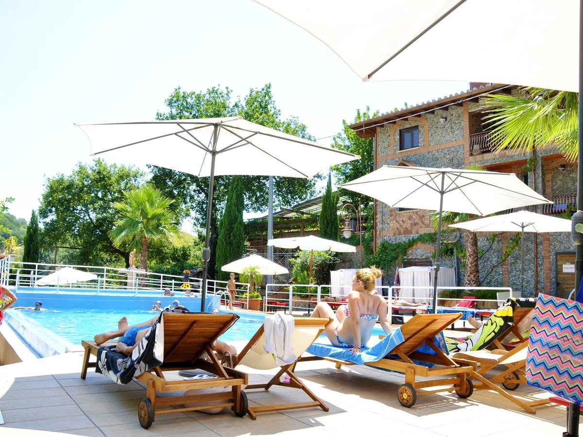 Resort Le Parisien Montecorvino Pugliano Exterior foto
